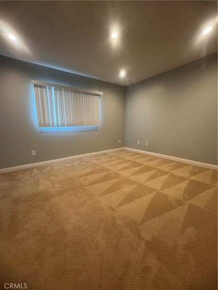 Building Photo - 10201 Mason Ave