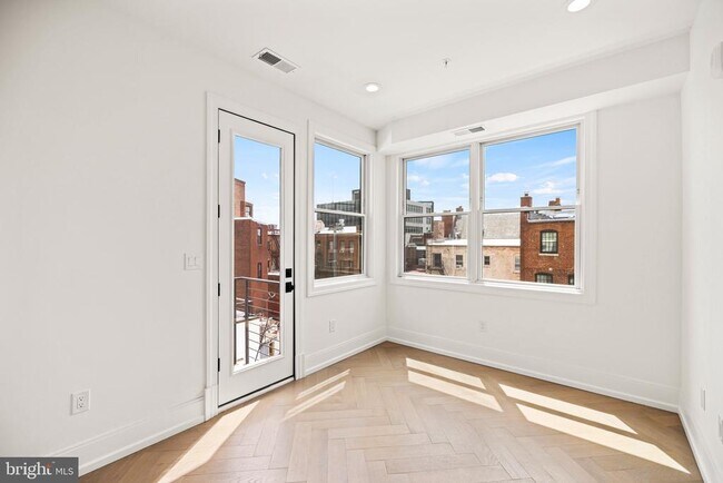 Building Photo - 1709 21st St NW