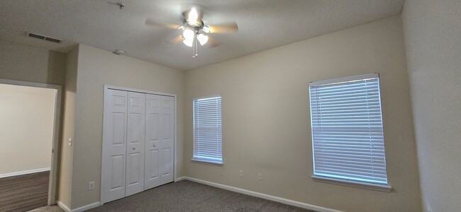 Building Photo - Willow Ridge - Ground Level Condo