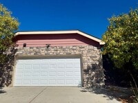 Building Photo - 3 Bed 2 Bath Duplex in Milliken with Overs...