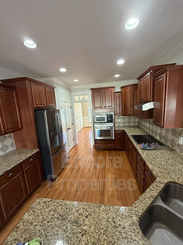 Building Photo - 410 Stranraer Ct