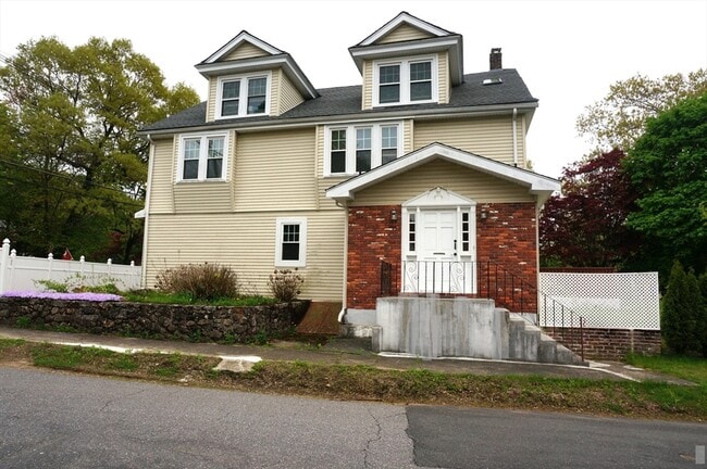Building Photo - 212 W Plain St