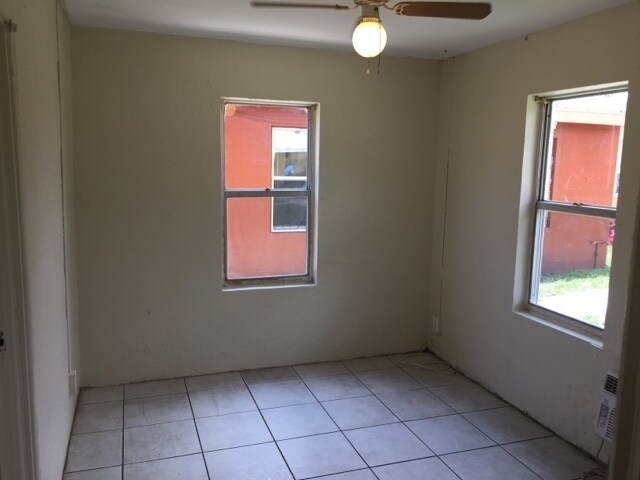 Building Photo - 2-1 Apartment