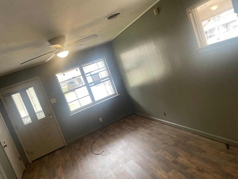 Living room - 1125 Normandy Ln