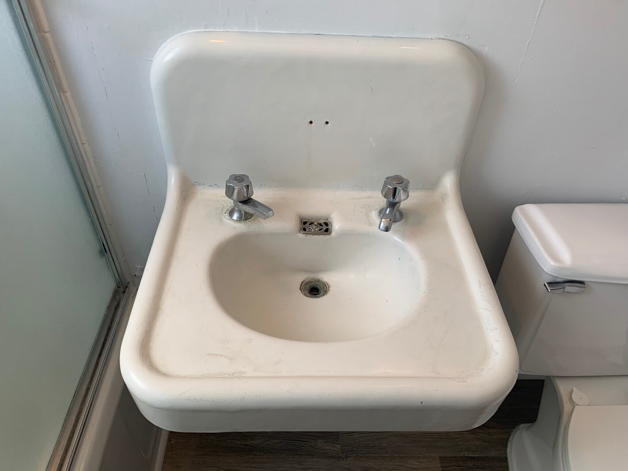 Sink - 618 S Farwell St