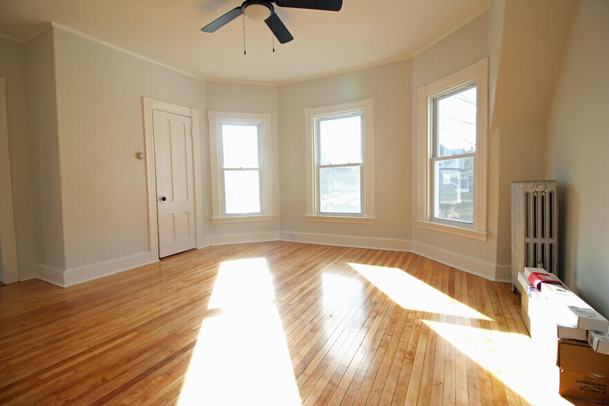 Building Photo - 71 June St