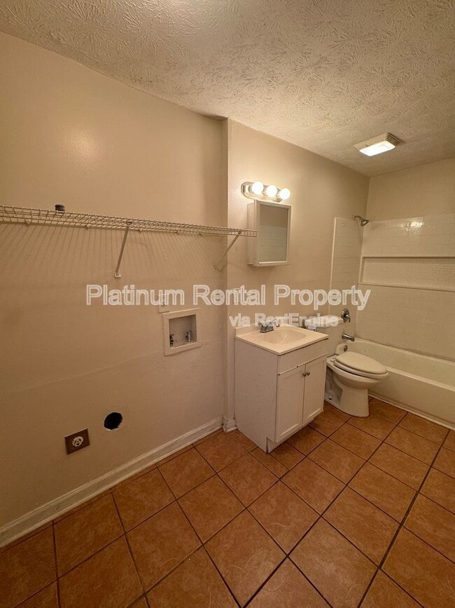 Building Photo - 541 Springwood Dr