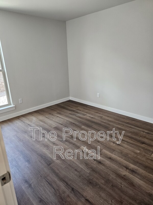 Building Photo - 6109 Buckthorn Dr