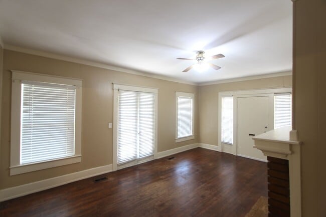 Building Photo - New On The Market with Fresh Updates!! Better Hurry!!