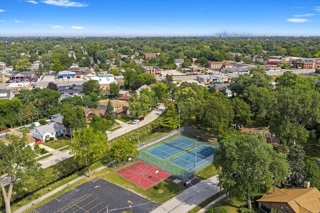 Building Photo - 9624 W Shore Dr