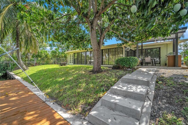 Building Photo - 2555 Nassau Ln