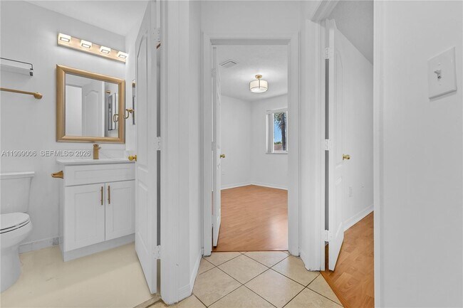 Building Photo - 15750 SW 92nd Ave