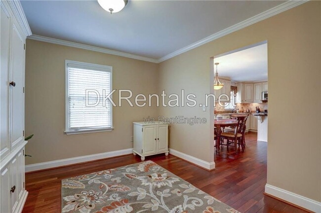 Building Photo - 4492 Coventry Way NE