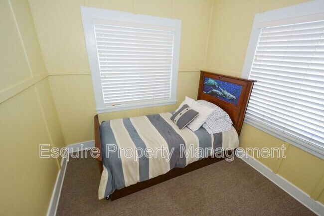 Building Photo - 4161 Ocean Dr