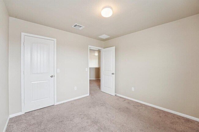 Building Photo - 223 Camellia Dr