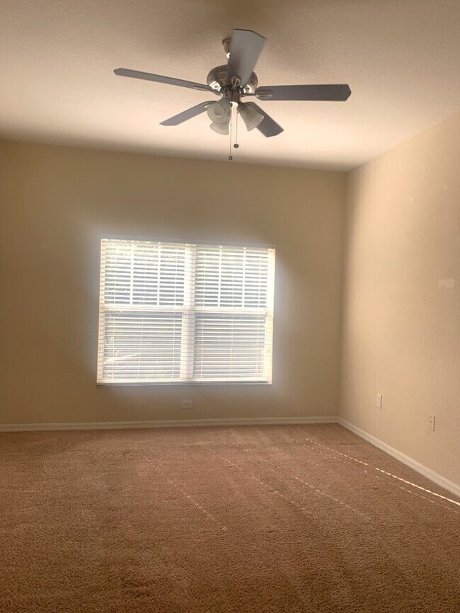 Building Photo - GATED COMMUNITY WITH COMMUNITY POOL