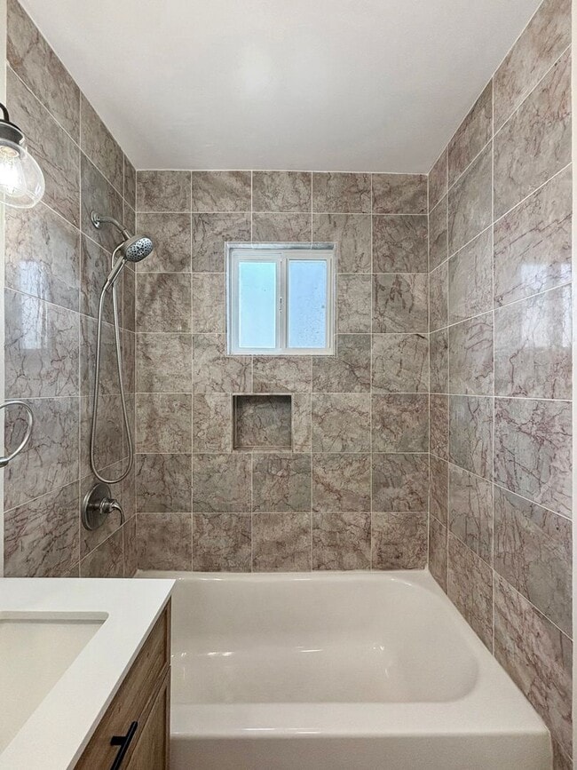 Building Photo - Charming 3BD/1BA House in South Park w/ W/...