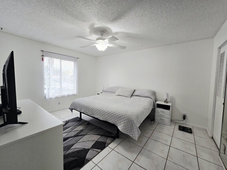 Building Photo - 1102 Green Pine Blvd