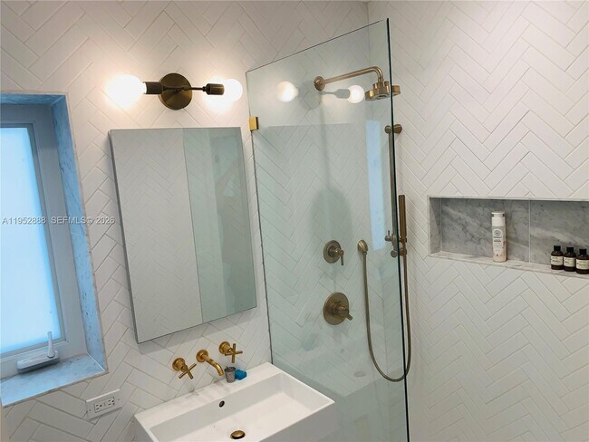 Building Photo - 4218 Braganza Ave