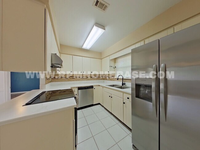 Building Photo - Charming 3-Bedroom Home in Crestview with Modern Features!