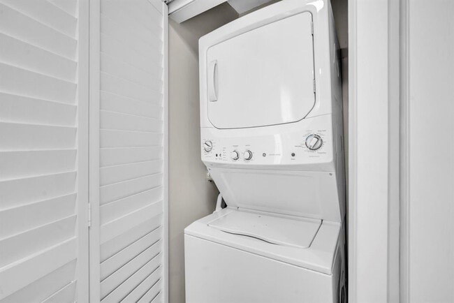 Building Photo - 3571 Magellan Cir