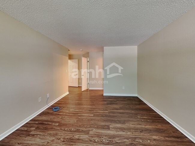 Building Photo - 9914 Cedarstone Ln