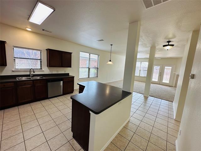 Building Photo - 421 Sandy Creek Dr