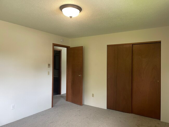 Building Photo - 425 8th Ave NE