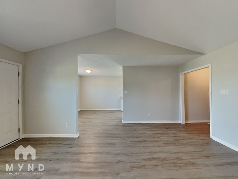 Building Photo - 168 Hugh Dr