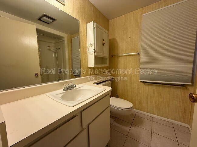 Building Photo - 17026 N 96th Ave