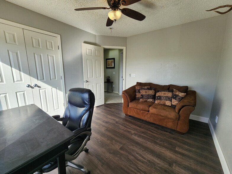 Building Photo - 1512 Coolcrest Dr