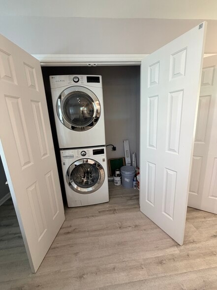 In-unit Washer & Dryer - 1028 Kent St