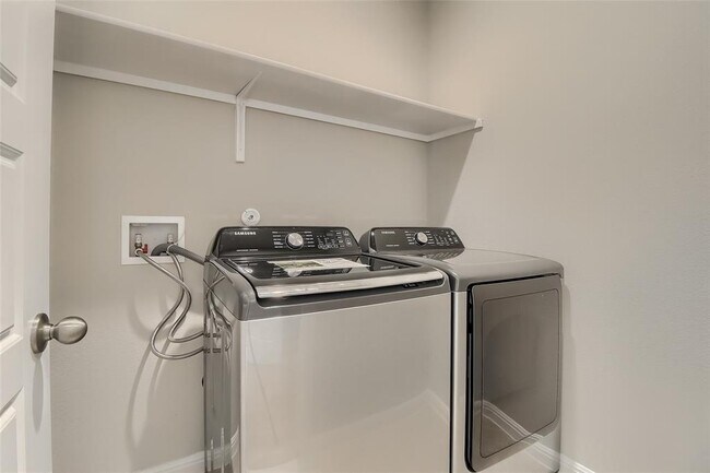 Building Photo - 207 Watercourse Wy