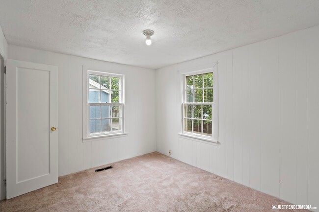 Building Photo - 1417 Karluk St