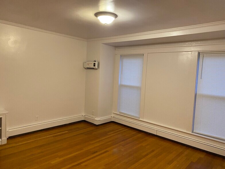 Building Photo - 1425 Manville Rd