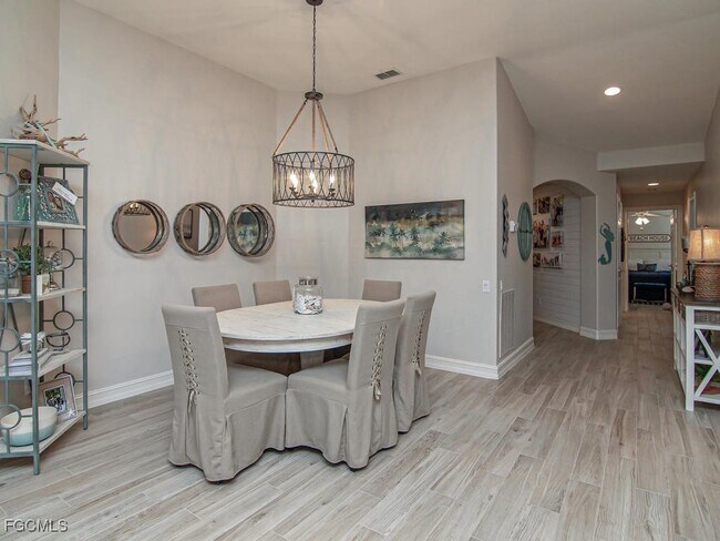 Building Photo - 945 Carrick Bend Cir