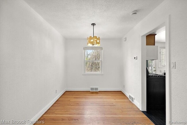 Building Photo - 1652 Graefield Rd