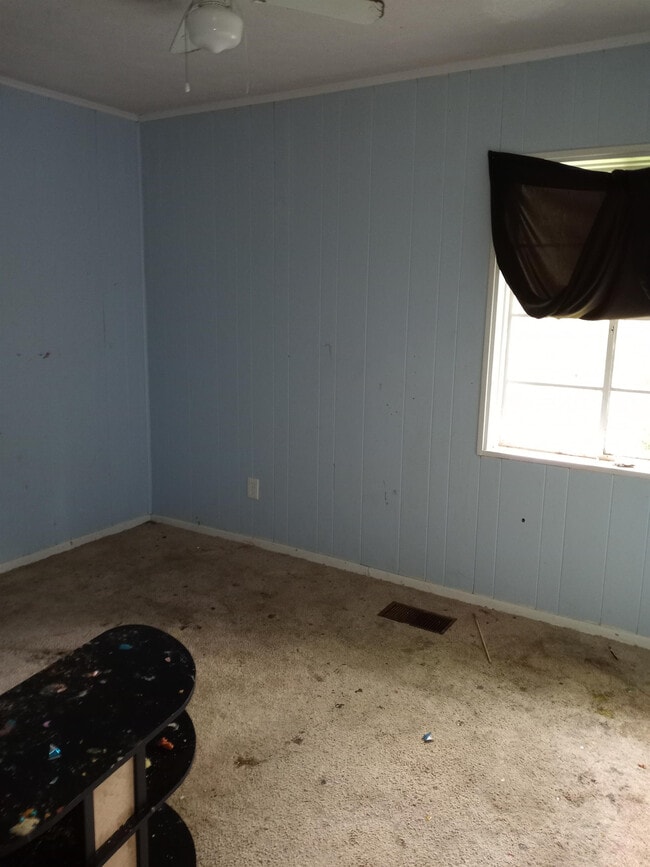 Building Photo - 304 Lawrence Rd