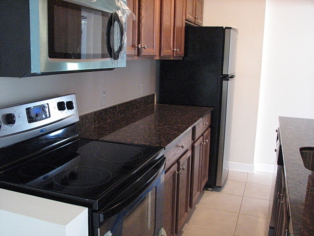 Building Photo - 717 Emma St