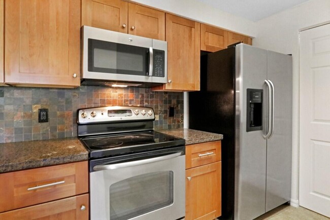 Building Photo - 3022 Alcazar Pl
