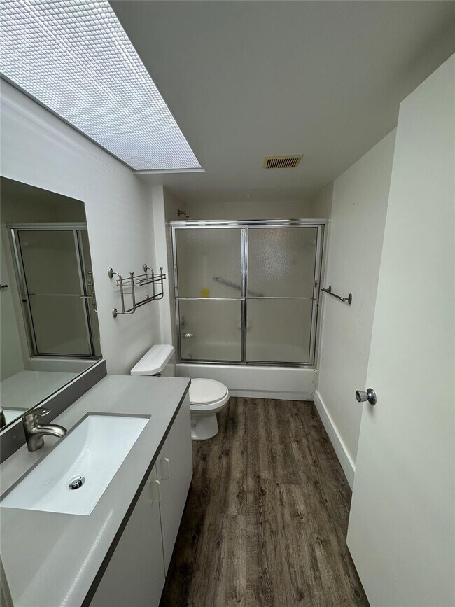 Building Photo - 1651 SW 127th Ave