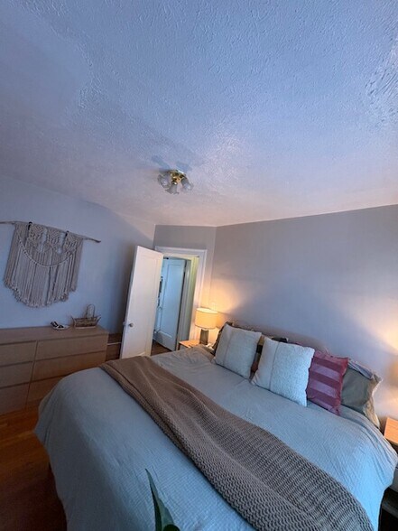 Building Photo - 2172 Edgewood Rd