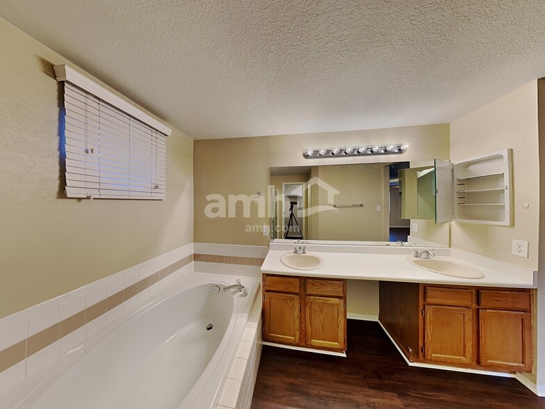 Building Photo - 11393 Gray St