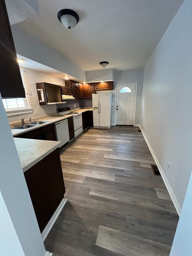 Building Photo - Adorable 2 bed 2bathroom home $1250