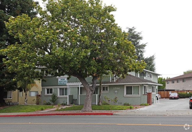 Building Photo - 1584 Hollenbeck Ave
