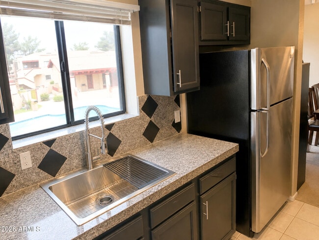 Building Photo - 850 S River Dr
