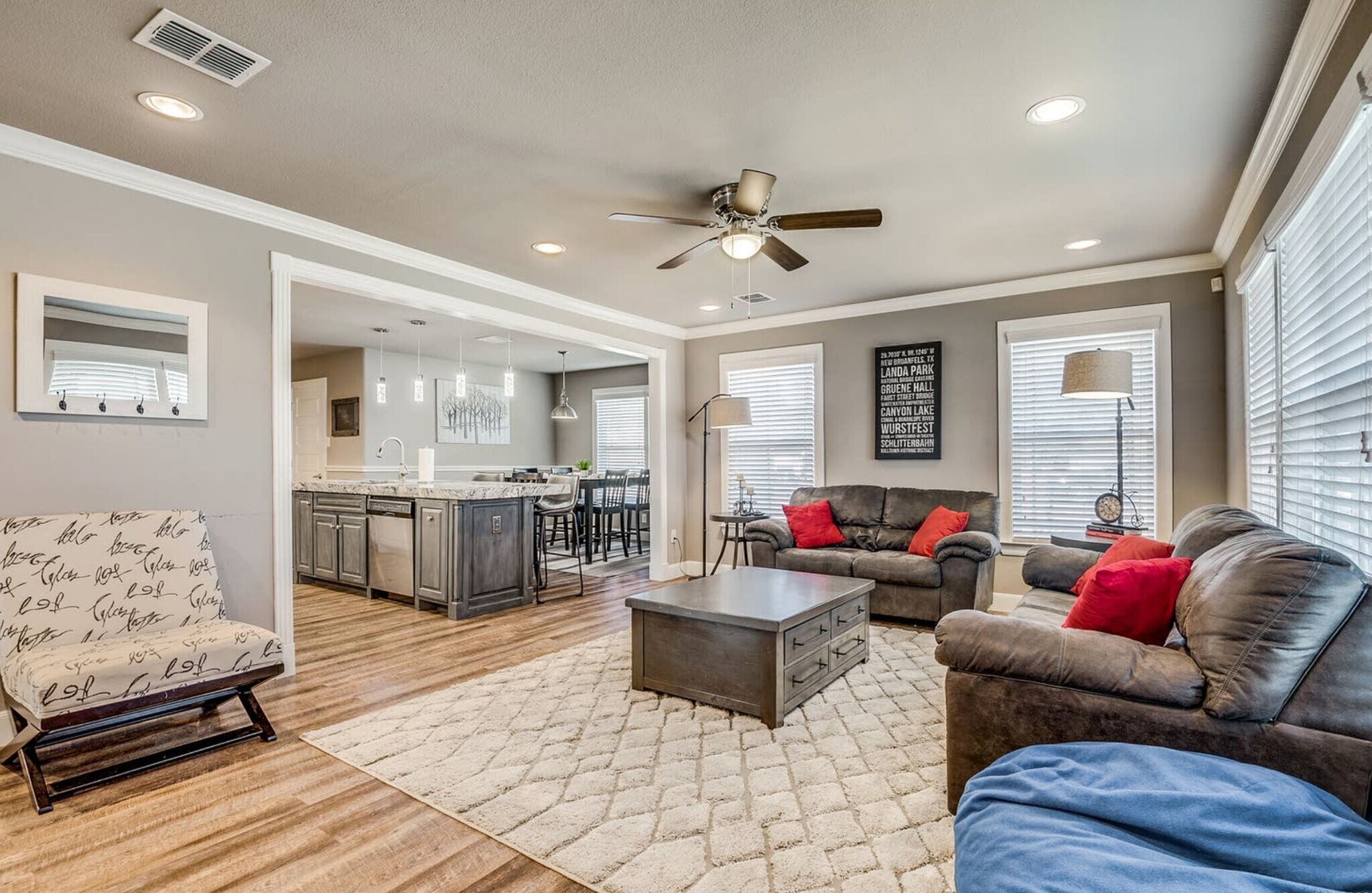 Building Photo - 730 S Mesquite Ave