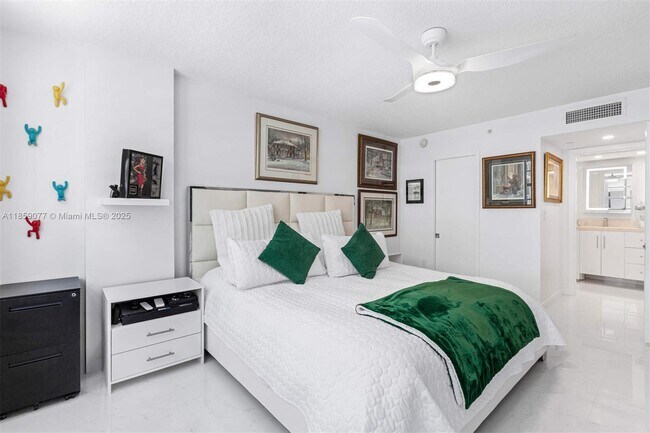 Building Photo - 6917 Collins Ave