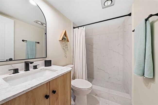 Building Photo - 3150 N Course Ln