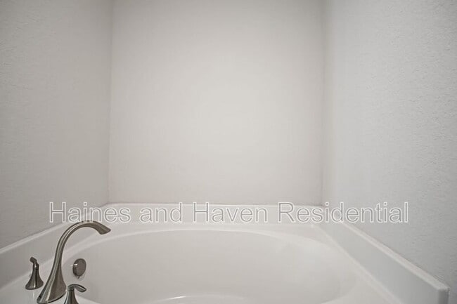 Building Photo - 1217 Forest Hill Dr